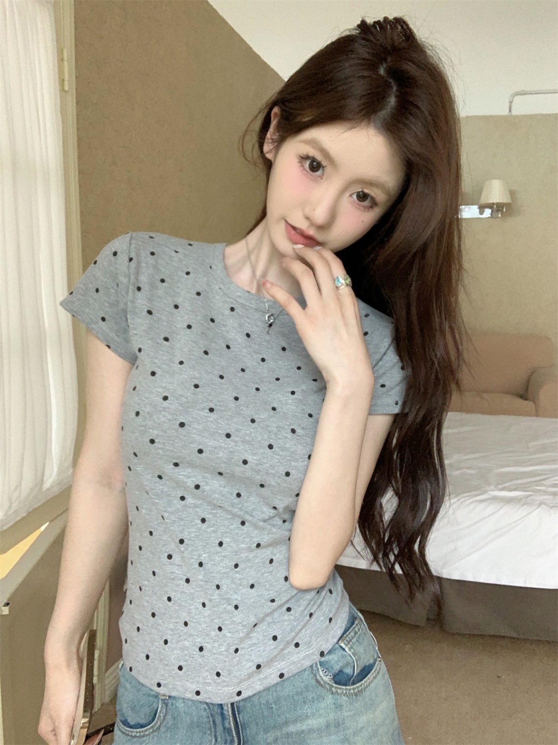 设计感圆领波点T恤女撞色减龄上衣2025夏季新款修身辣妹正肩短袖